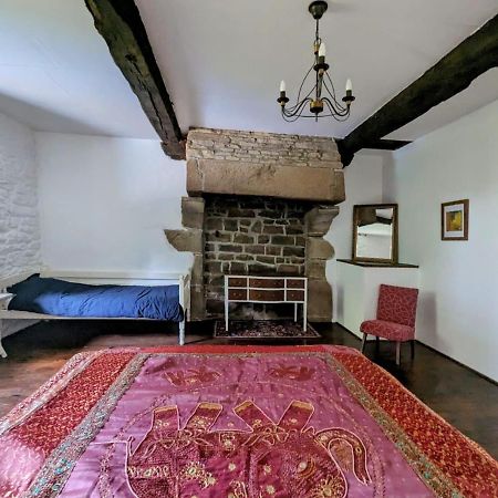 Les Gites De La Cabache Montaigu-les-Bois Exteriör bild