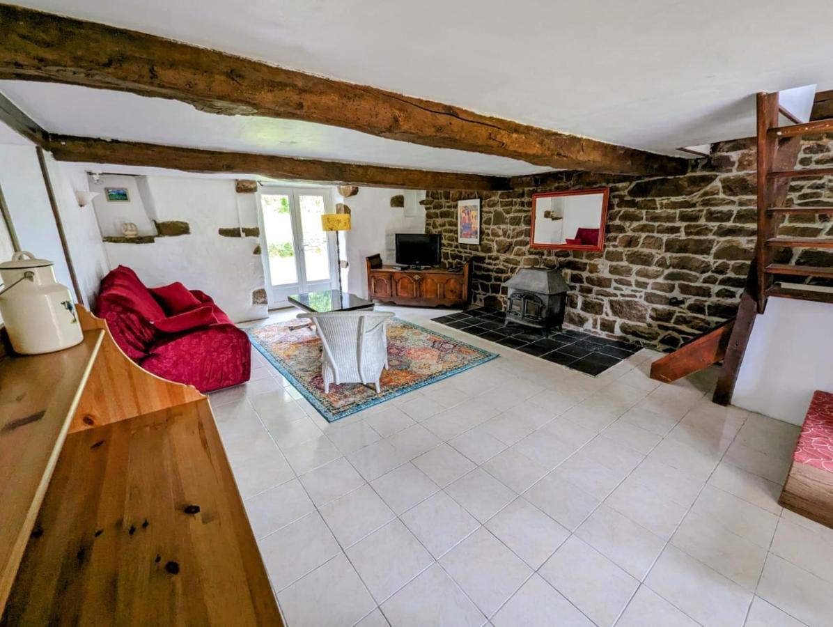 Les Gites De La Cabache Montaigu-les-Bois Exteriör bild